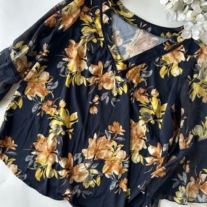 Perseption Woman Black Floral Top